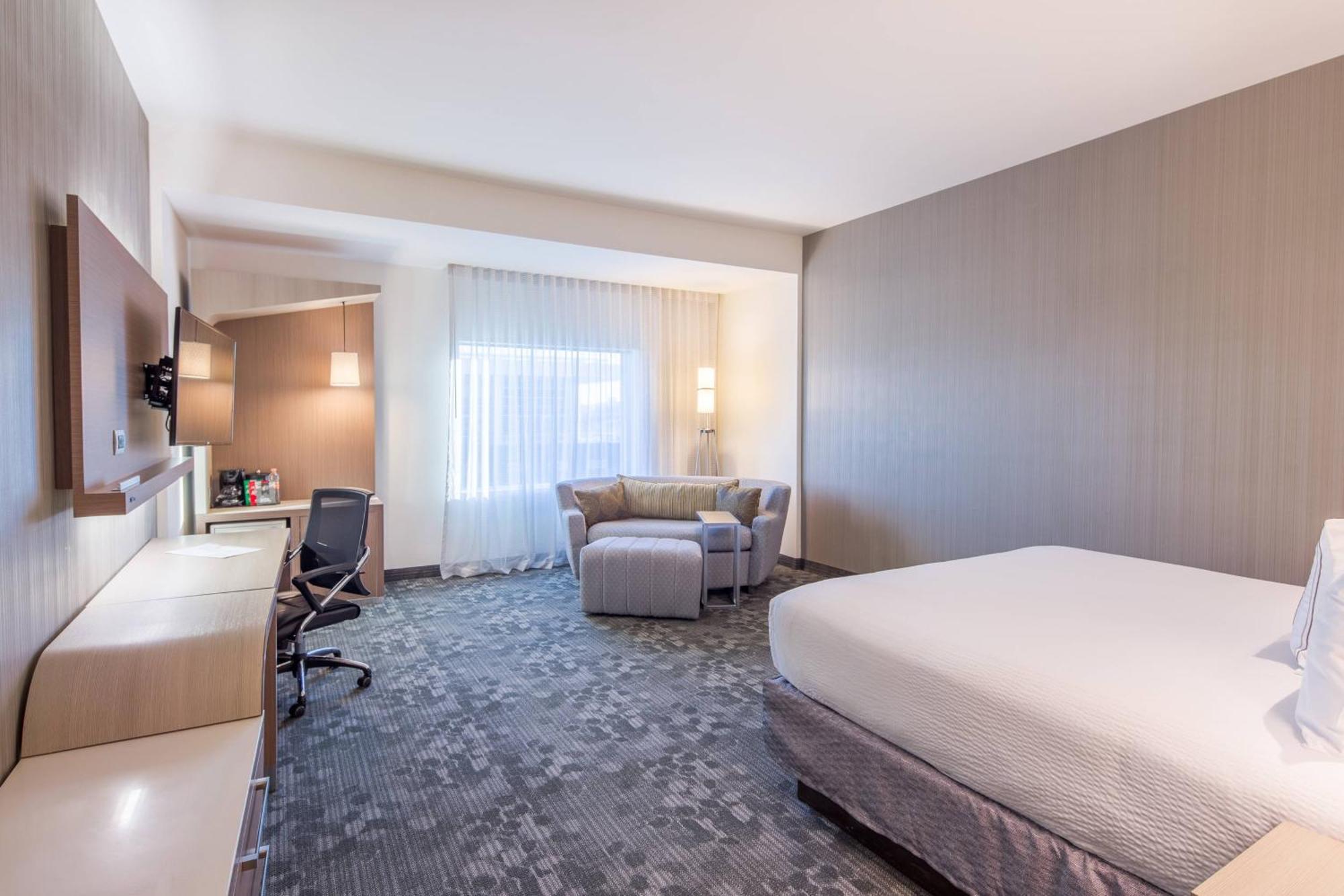 Courtyard By Marriott Chihuahua Hotel Ngoại thất bức ảnh