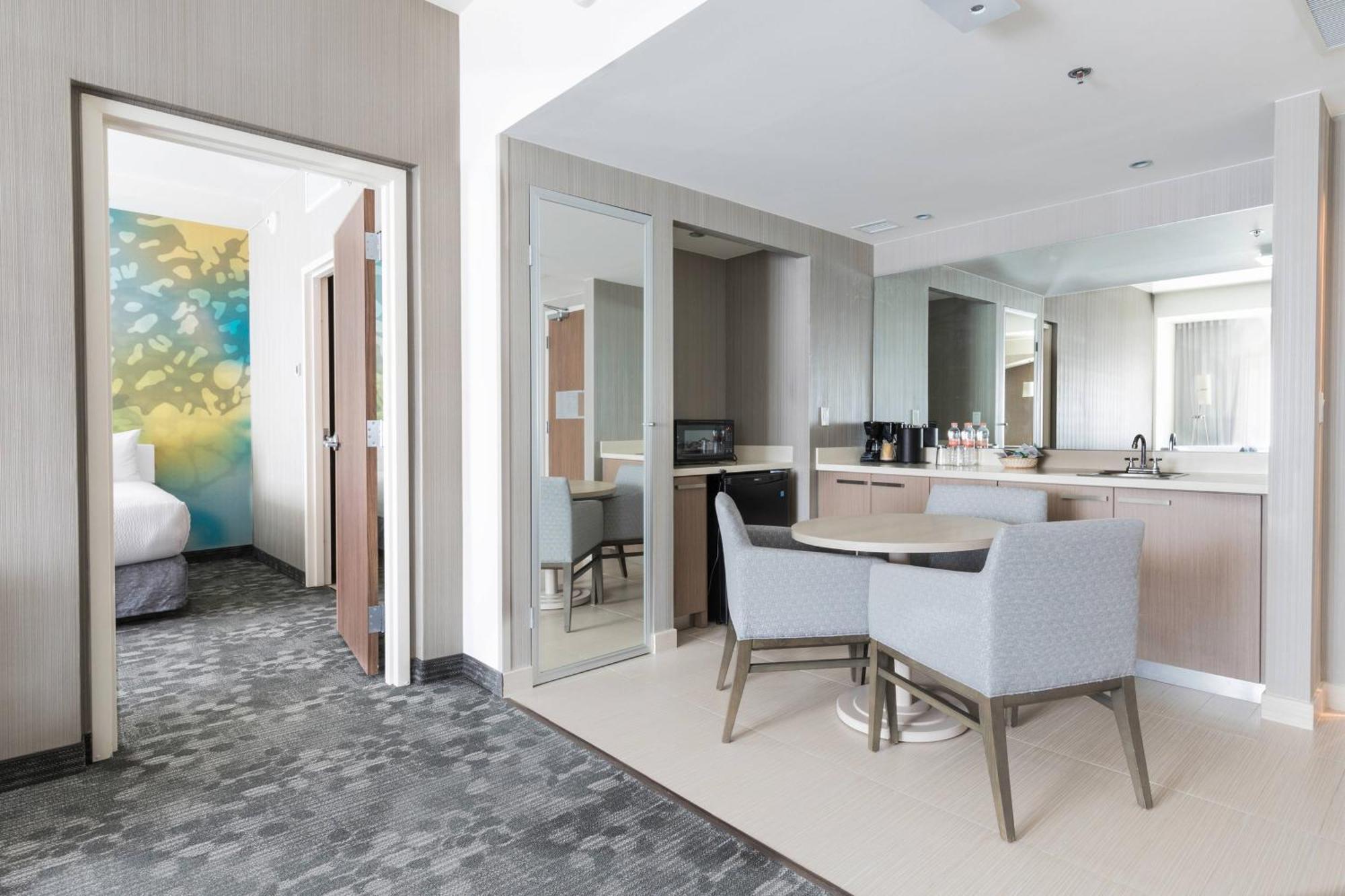 Courtyard By Marriott Chihuahua Hotel Ngoại thất bức ảnh
