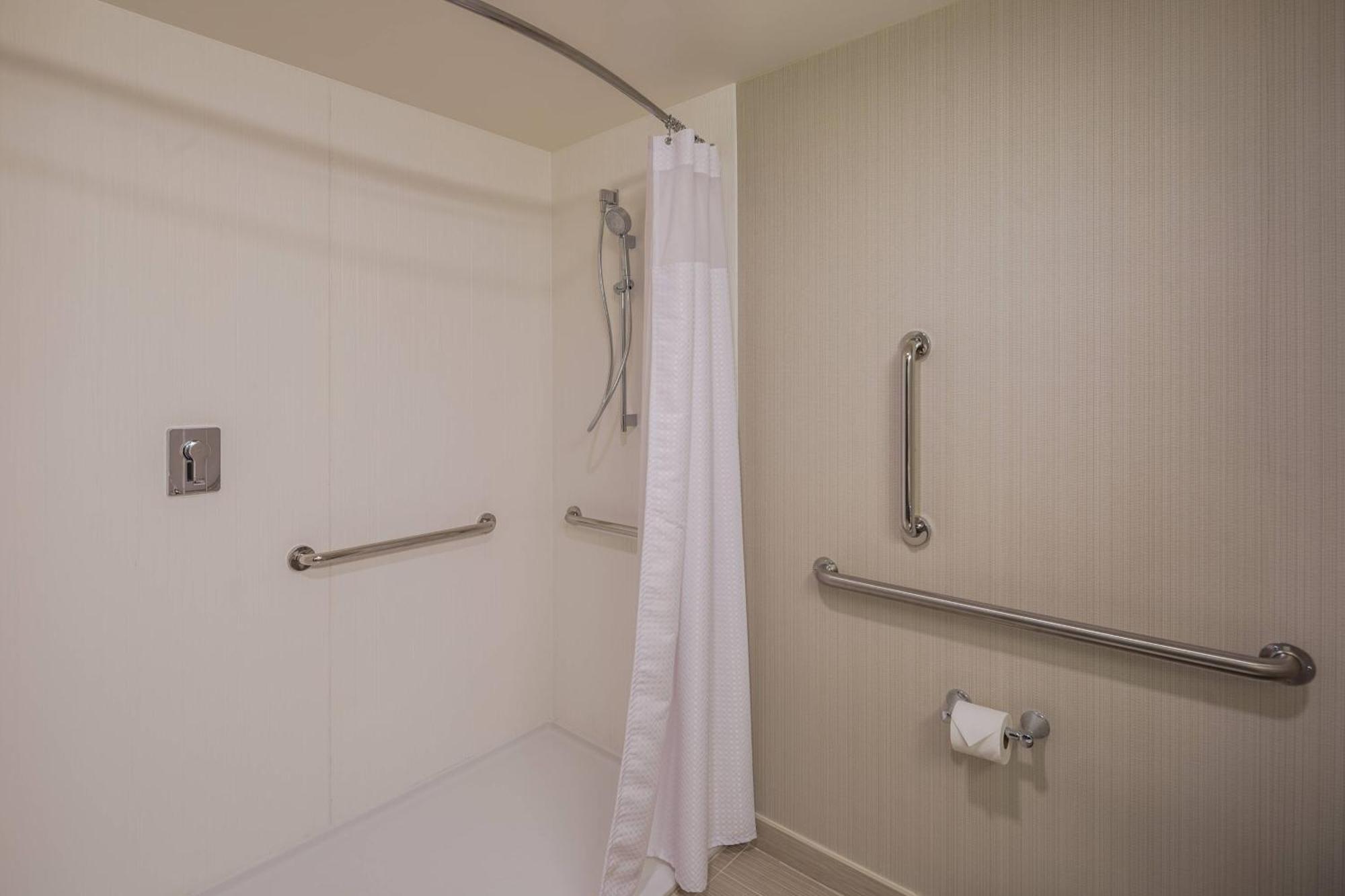 Courtyard By Marriott Chihuahua Hotel Ngoại thất bức ảnh