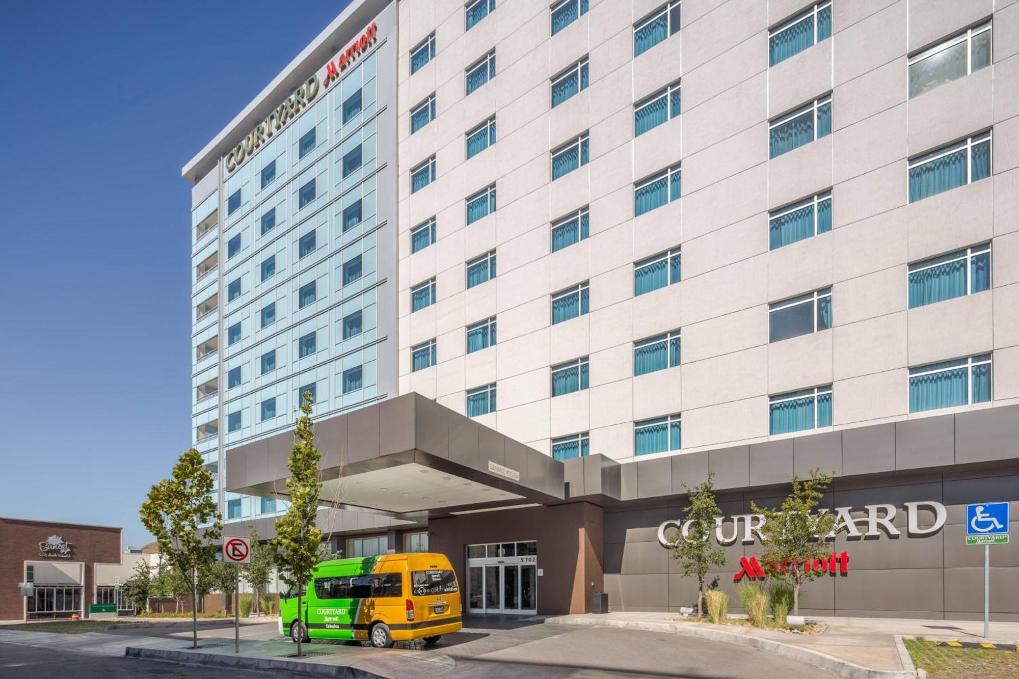 Courtyard By Marriott Chihuahua Hotel Ngoại thất bức ảnh