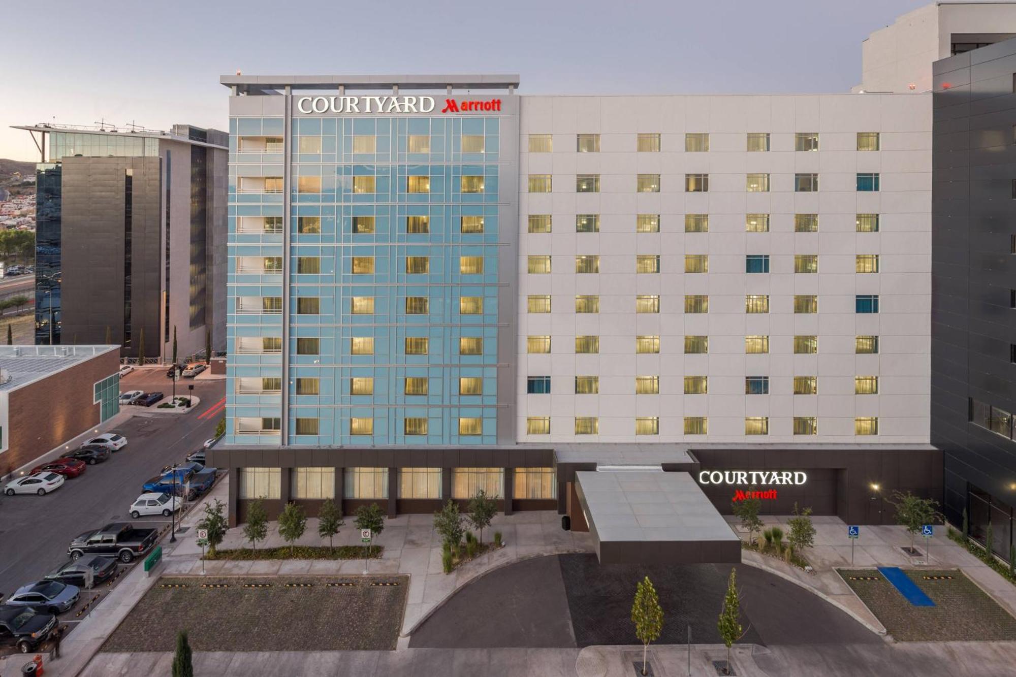 Courtyard By Marriott Chihuahua Hotel Ngoại thất bức ảnh
